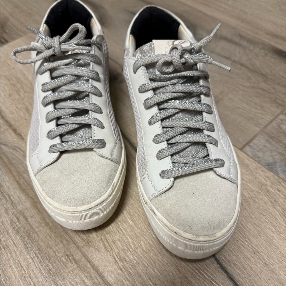 P448, Preowned in great condition. Size 39, us 8